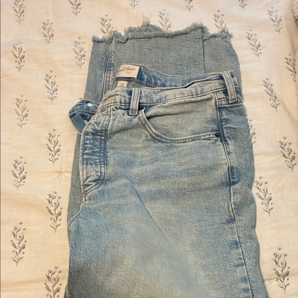 Universal thread Light Blue Cropped Jeans